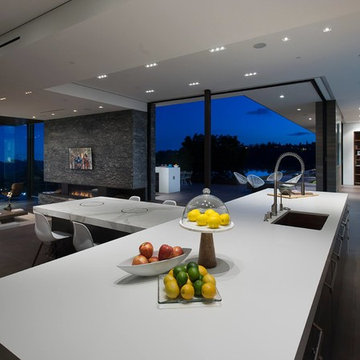 Benedict Canyon Beverly Hills luxury home modern open plan kitchen