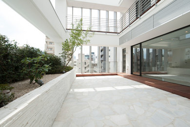 Modern patio in Tokyo.
