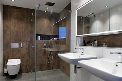 Mittelgroßes Modernes Badezimmer in Frankfurt am Main
