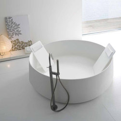 Opus 20 OP IT 01 Round Bathtub in White - Bathtubs