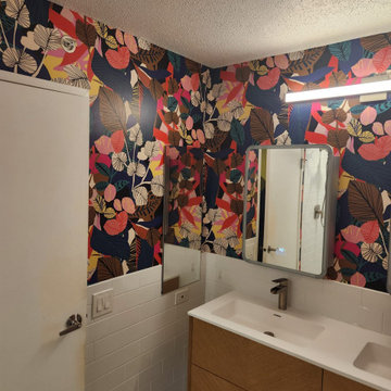 Lakeview Chicago. Wallpaper isntallation. Bathroom