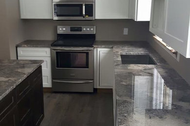 Kitchen - traditional kitchen idea in Grand Rapids