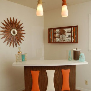 オースティンのミッドセンチュリースタイルのおしゃれなホームバーの写真