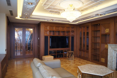 Foto de salón cerrado clásico de tamaño medio