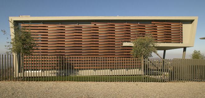 Moderno Fachada by Belzberg Architects