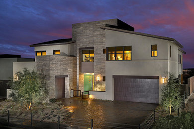 This is an example of a contemporary home design in Los Angeles.