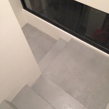 Escalier en béton ciré gris graphite