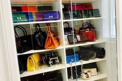 DOWNTOWN BAG CLOSET