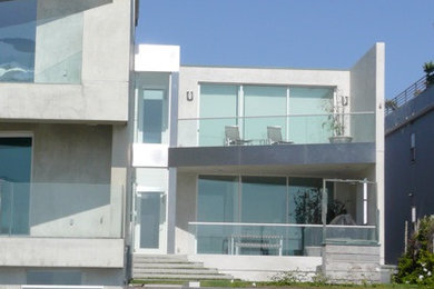 Contemporary exterior home idea in Los Angeles