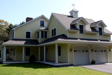 Cottage exterior home idea in Boston