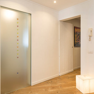 Appartamento in boiserie bianca