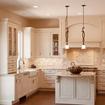 Mediterranean Style White Kitchen with Decorative Backsplash Accent