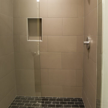 Contemporary Santa Monica Bathrooms