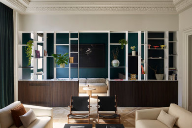 Cette image montre un salon design.