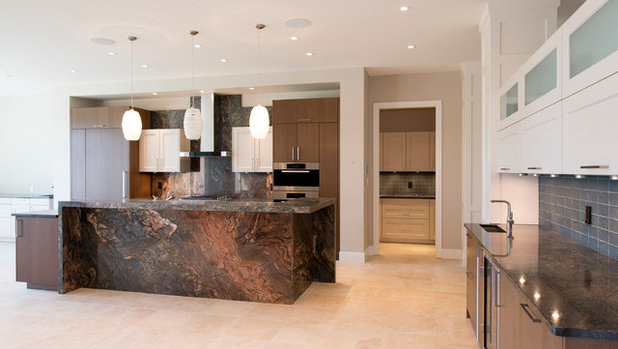 Современная классика Кухня by Urban Granite Ltd.