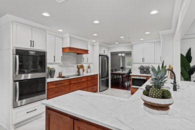 Transitional kitchen photo in Dallas