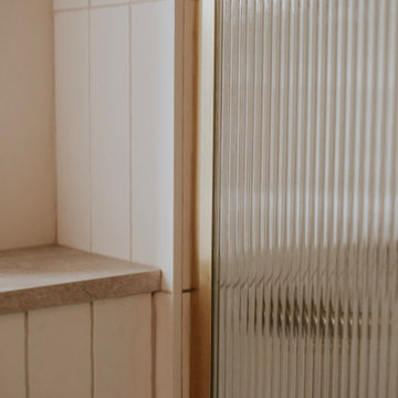 Elegant neutral bathroom