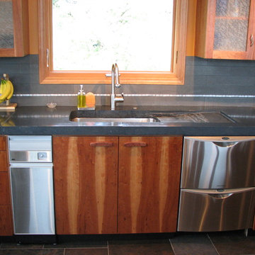 Beach house entertaining kitchen