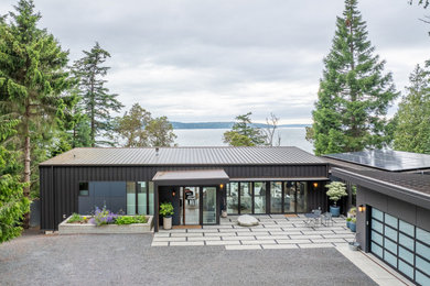 Minimalist exterior home photo in Seattle