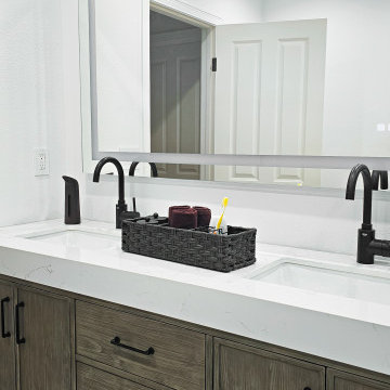 Clean and minimalist guest bathroom in Agoura Hills