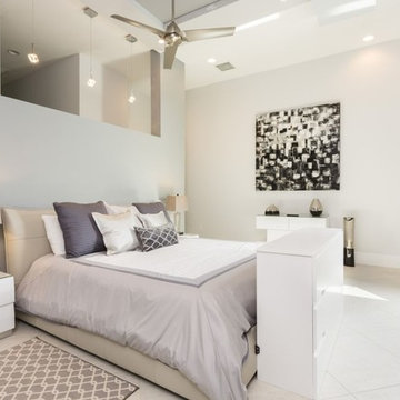 Master Suite-3 Story Modern Vacation Home