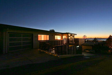 Inspiration for a mid-century modern exterior home remodel in San Francisco
