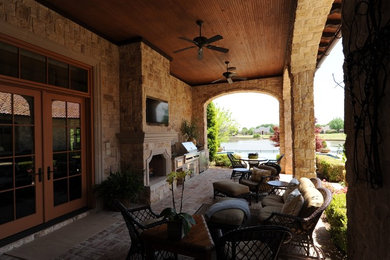 Design ideas for a traditional patio in Dallas.
