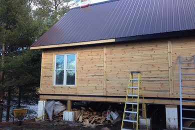 Inspiration for a farmhouse home design remodel in Toronto