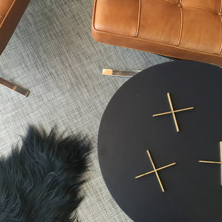 Esempio di un piccolo soggiorno minimalista stile loft con pareti bianche, pavimento in cemento, camino sospeso e TV a parete