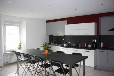 This is an example of a contemporary kitchen in Rennes.