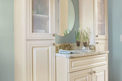 Inspiration for a timeless bathroom remodel in Denver