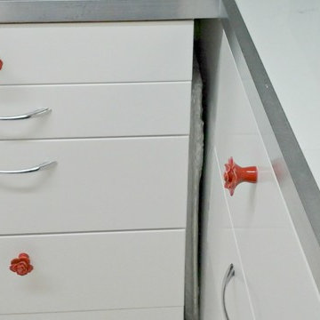 sliver of space used for xtra big tray