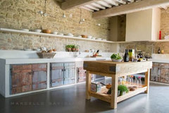 Paraschizzi per cucina. Resina o microcemento? - Ideal Work