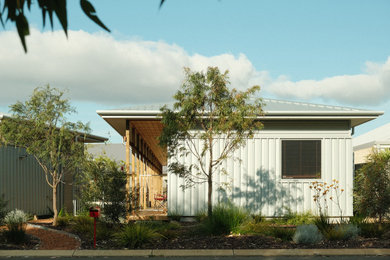 Photo of a mid-sized one-storey house exterior in Perth with a hip roof and a metal roof.