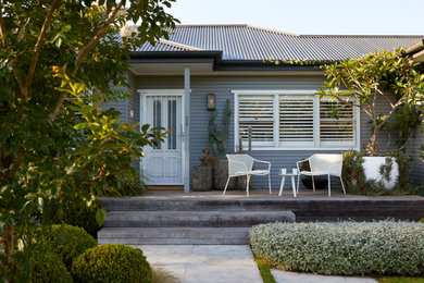 Mid-sized contemporary front yard verandah in Sydney.