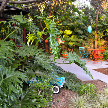 Office Hidden in a Tropical Retreat