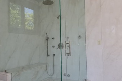 Bathroom - modern bathroom idea in Los Angeles