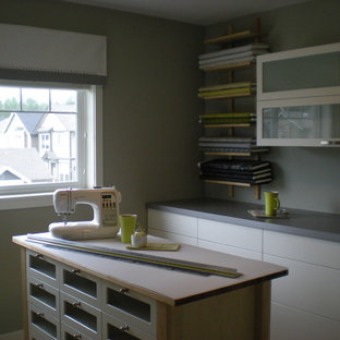 バンクーバーのモダンスタイルのおしゃれなホームオフィス・仕事部屋の写真