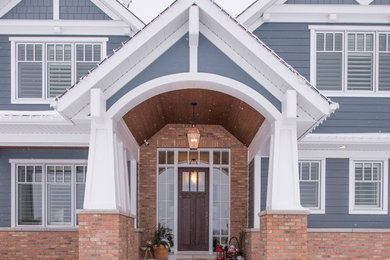 Inspiration for a transitional exterior in Calgary.
