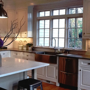 Inspiration for a country home design remodel in New York