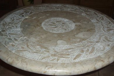 Table en pierre gravée