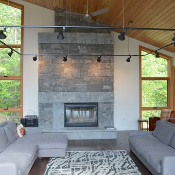 Four Season Cottage near Haliburton