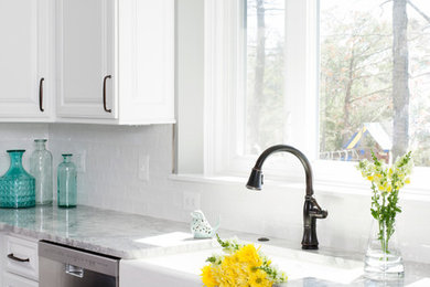 Kitchen - traditional kitchen idea in DC Metro
