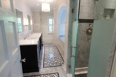 Bathroom - traditional bathroom idea in St Louis