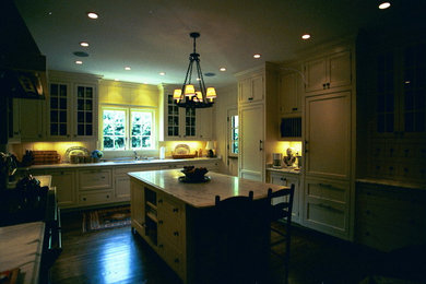Example of a classic kitchen design in Atlanta