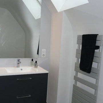Une petite salle de bain qui a tout d'une grande