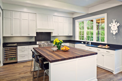 Elegant kitchen photo in Austin