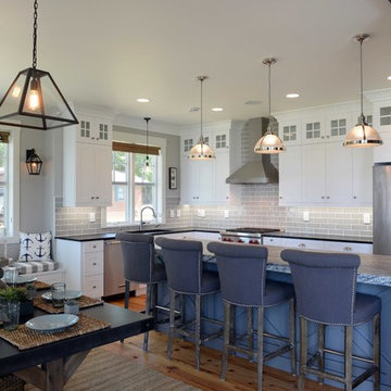 Transitional Coastal Style Kitchen