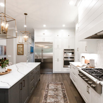 Oconomowoc Elegance: A Chef's Dream Kitchen by the Lake