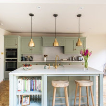 What Type of Splashback Would Go With a Green Kitchen?